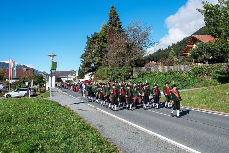 Festzug Kirchbacher Apfelfest mit dem Musikverein Rei&szlig;kofel Reisach