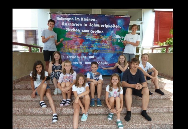 Sch&uuml;lerInnen &uuml;bersiedeln aus der MS Lienz Nord