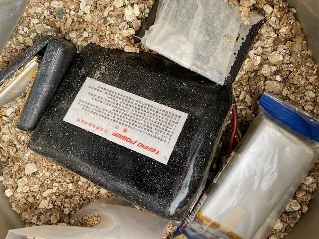 Ordnungsgem&auml;&szlig; entsorgte bzw. gesondert abgegebene Lithium-Akkus werden in den Recyclingh&ouml;fen fachgerecht gelagert, um Br&auml;nde zu vermeiden. Foto: Stangl