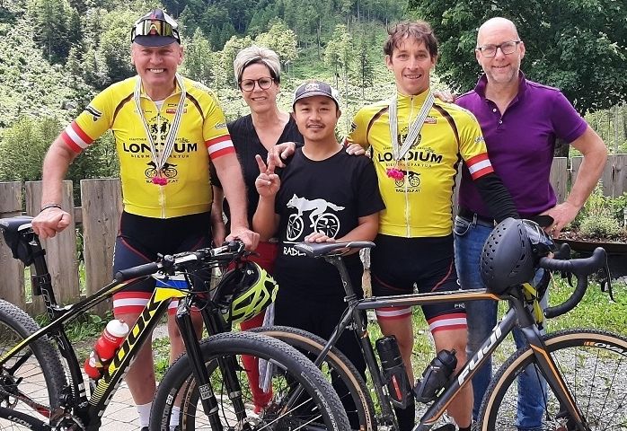 Radlwolf und Michi Kurz helfen Sherpa aus Nepal