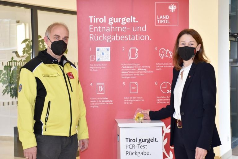 Land Tirol empfiehlt PCR-Gurgeltests am Ferienende