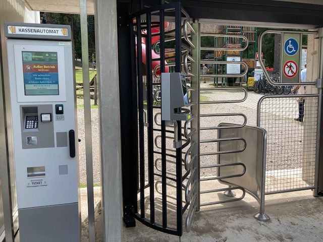 Ab diesem Jahr ist f&uuml;r den Wichtelpark Eintritt zu zahlen (5 Euro pro Kind/Tag), man habe auch eine sehr g&uuml;nstige Familiensaisonkarte, betont Theurl. Foto: Stangl