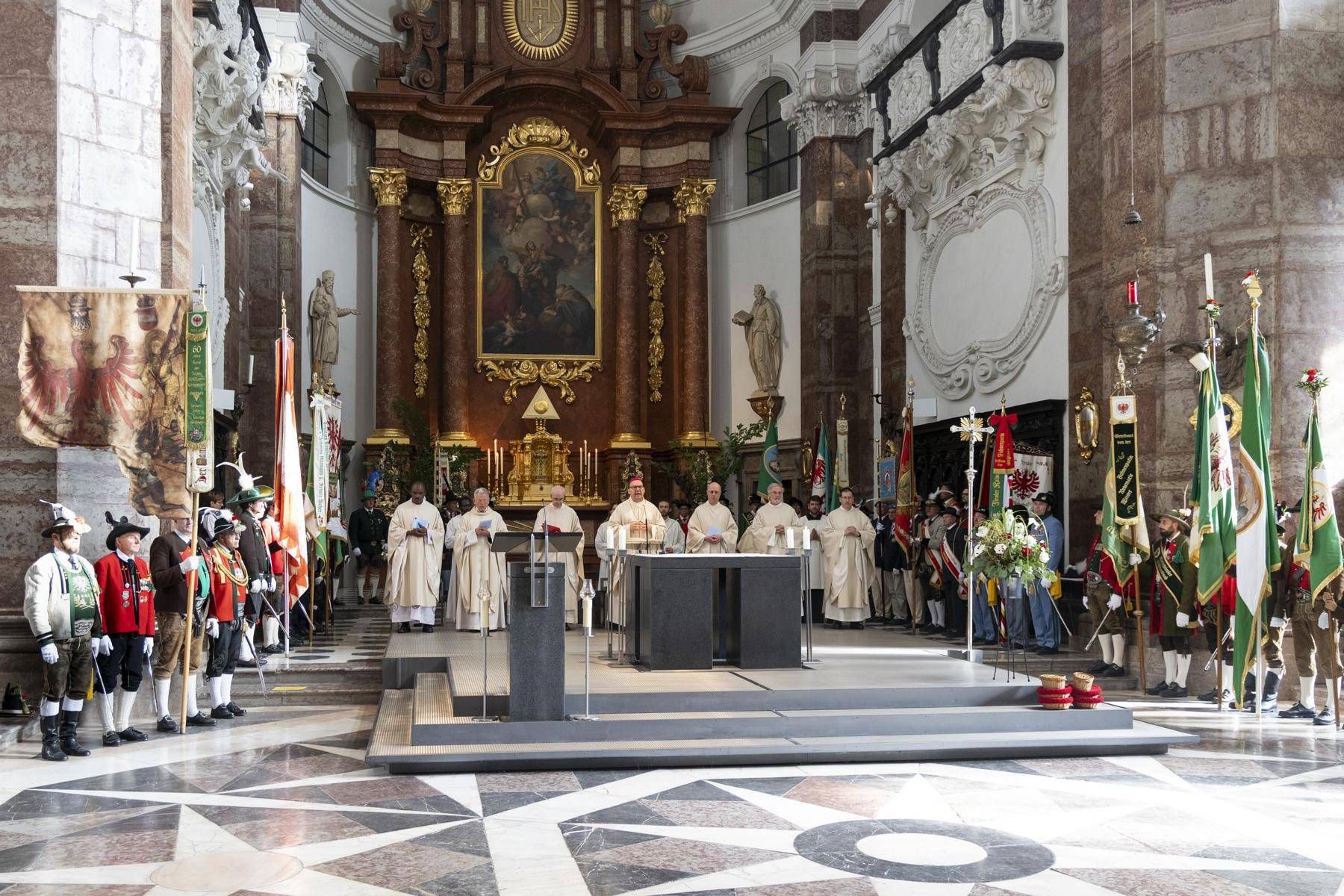 Der Landesgel&ouml;bnisgottesdienst mit Herz-Jesu-Gel&ouml;bniserneuerung in der Jesuitenkirche.