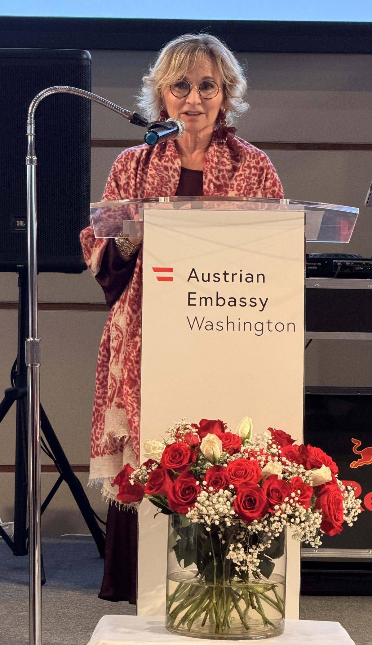 B&uuml;rgermeisterin Elisabeth Blanik bei ihren Gru&szlig;worten zu Beginn des Empfangs in der &Ouml;sterreichischen Botschaft in Washington DC, 17. September 2026
Foto: &Ouml;sterreichische Botschaft Washington / Austrian Embassy Washington