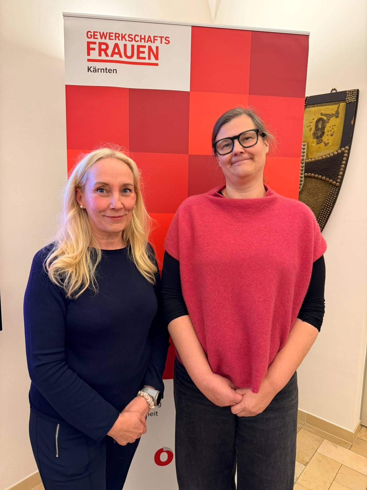&Ouml;GB Regionalfrauenvorsitzende Christina Rauter (re.) mit &Ouml;GB-Landesfrauensekret&auml;rin Christina Summerer (li.). Foto: &Ouml;GB K&auml;rnten