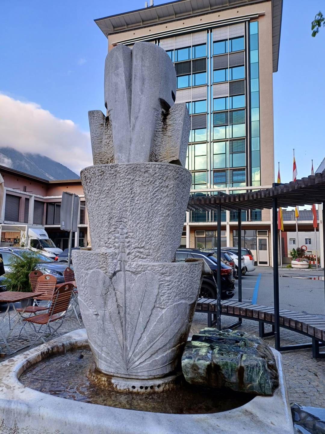 Der Wulfeniabrunnen vor dem Rathaus in Hermagor ist nur eine von Herbert Unterbergers vielen Beitr&auml;gen im &ouml;ffentlichen Raum.