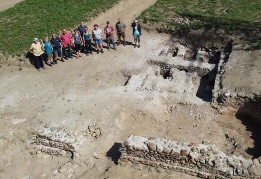 Grabungstouristen buddeln in ARGENTUM