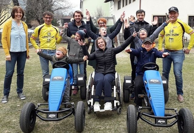 Radlwolf und Michi Kurz spenden zwei Gokarts