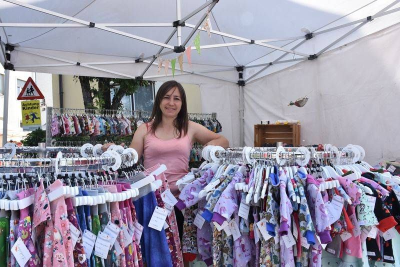 "Liebeley" - Stefanie Ley aus Steinfeld stellt ihre handgefertigten Kinderartikel am Kr&auml;uterfestival aus.