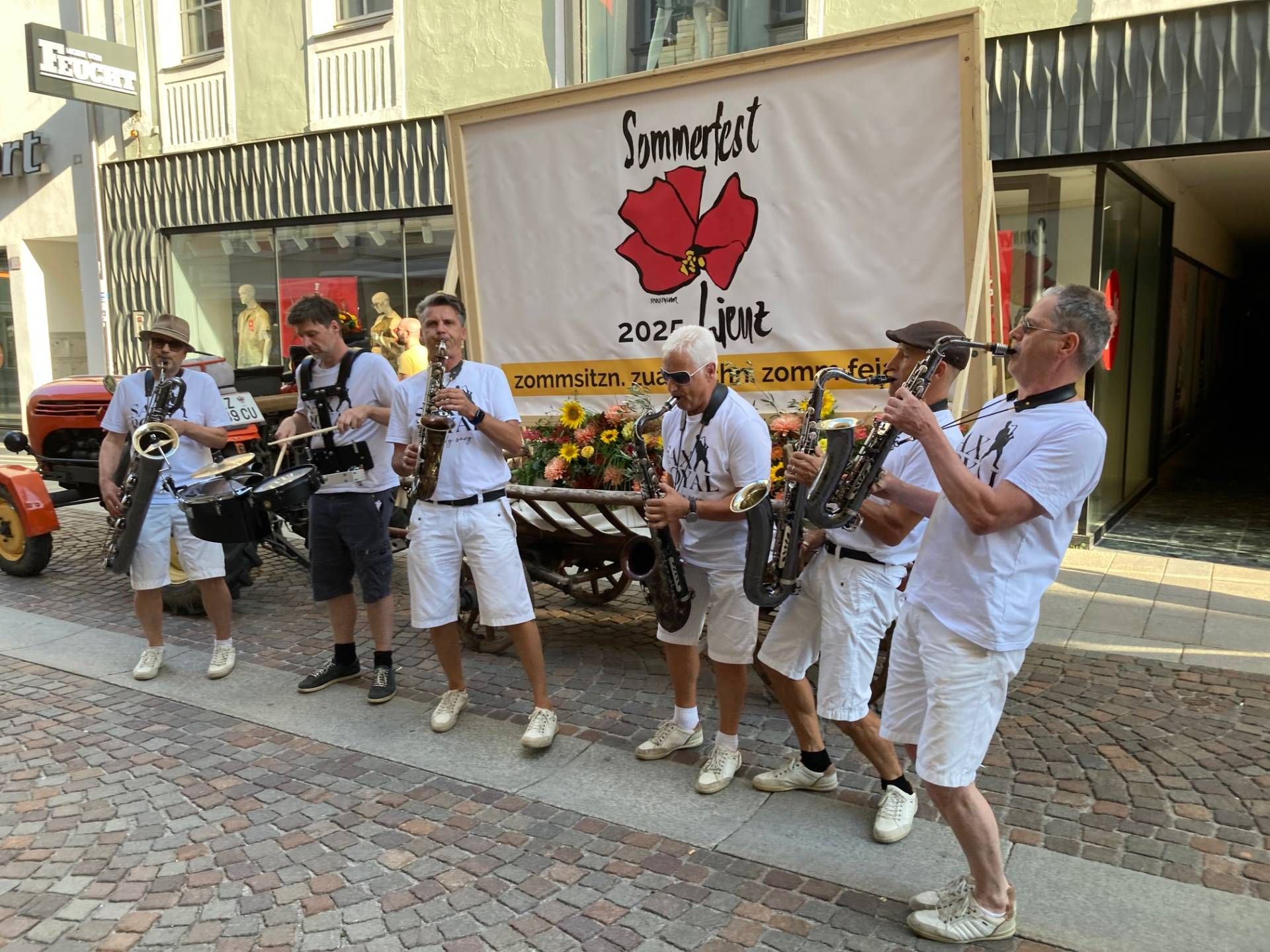SAX ROYAL leitete die Fester&ouml;ffnung ein. Foto: Stangl