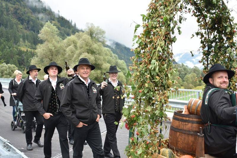 Die S&auml;nger des MGV Lind.