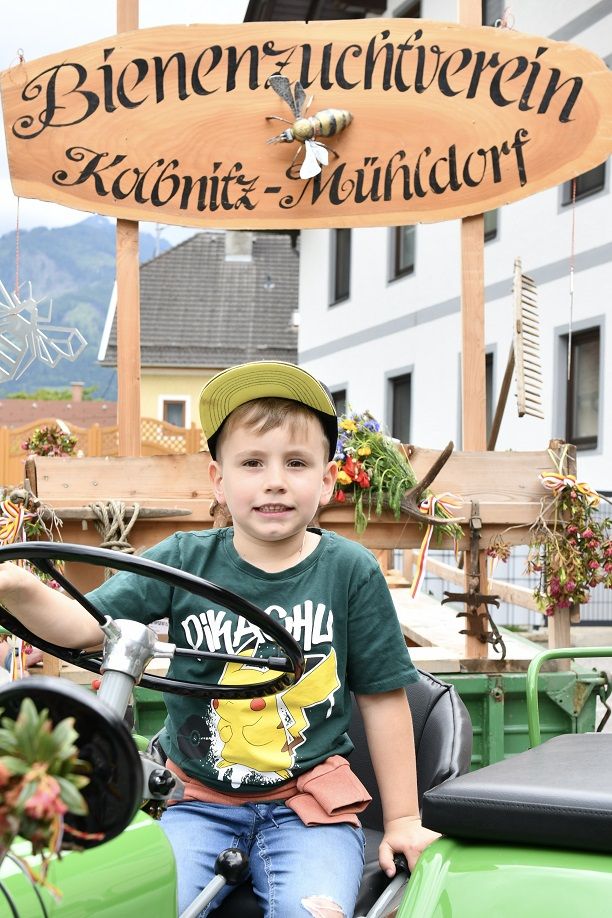 Nach dem Umzug durch den Ort, ging es ins Festzelt wo die Jubil&auml;en mit insgesamt 900 Teilnehmern stimmungsvoll gefeiert wurden.