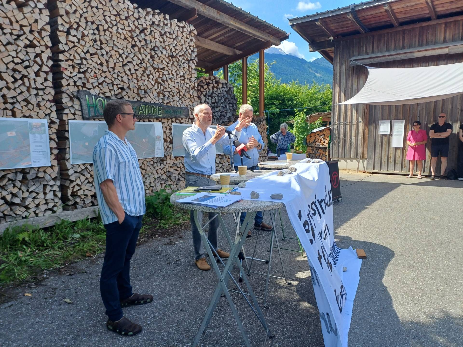 V. l.: Dr. Robert Unglaub, Sprecher Michael D&uuml;nhofen und Dr. G&uuml;nter Emberger.