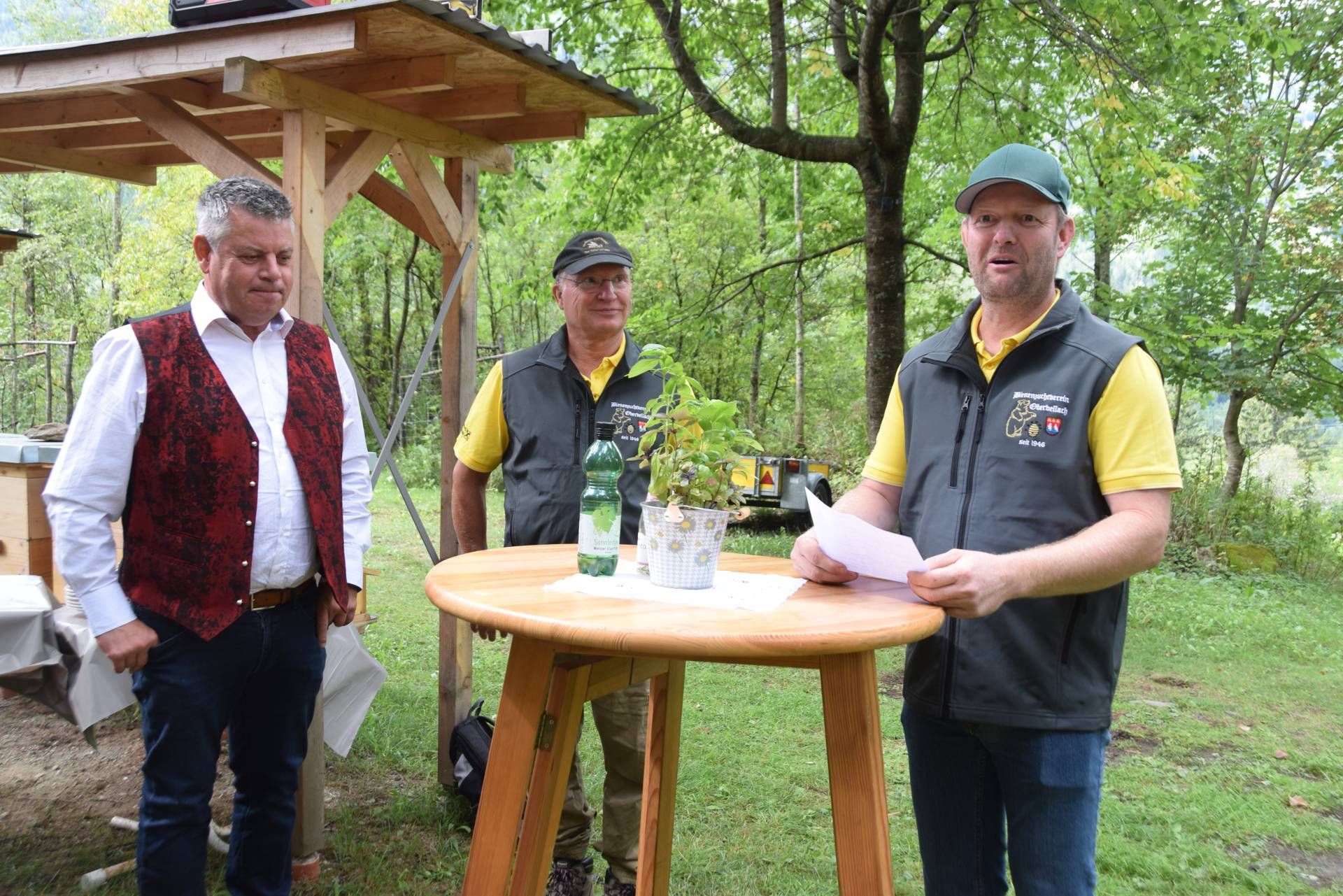 Auch B&uuml;rgermeister Arnold Klammer stattete den Imkern einen Besuch ab.