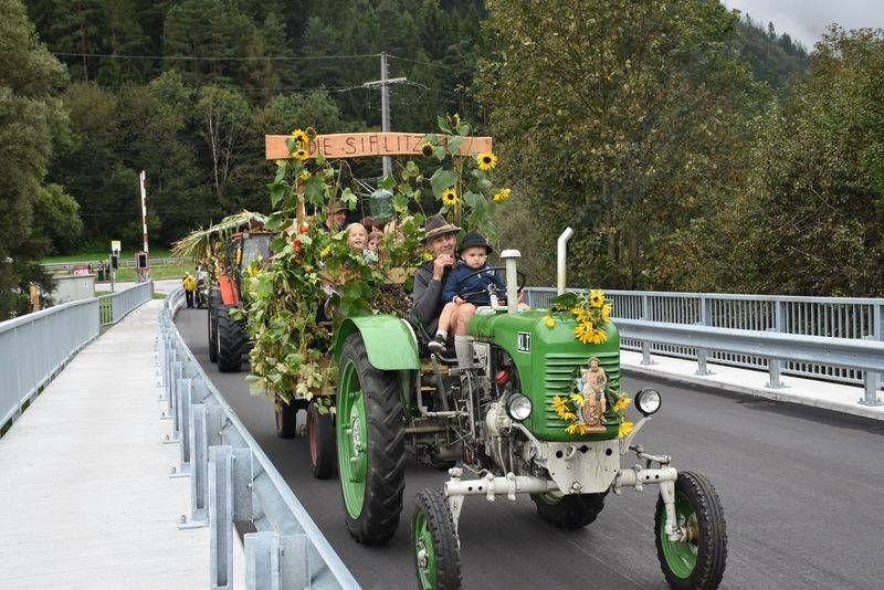 "Die Siflitzer" mit Obmann Rudi Ha&szlig;lacher und Enlel.