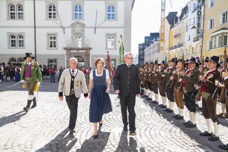 Tag der Tradition stand im Zeichen der &bdquo;Offene Herzen&ldquo;