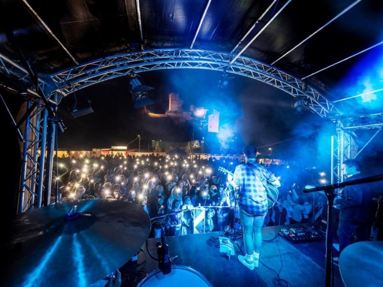 Gro&szlig;konzert: Chris Steger lockte Hunderte nach Heinfels
