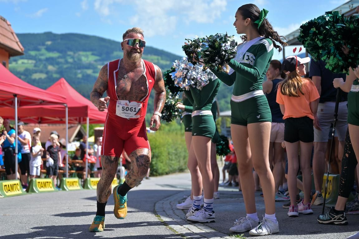 Sportlich eingeheizt haben vor dem Lauf Veronica Schell, Pierre do Vale und Jacikelly Hosner vom Team Austria Brasil sowie die Carinthian Eagles Cheerleader aus Villach.