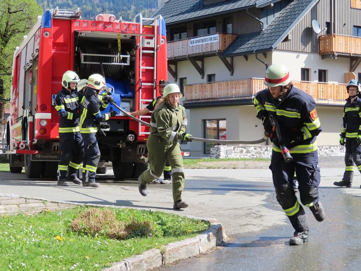 49 Burschen und elf M&auml;dchen bereiteten sich in Rattendorf auf ihre Feuerwehr-Aufgaben vor. Foto: BFKdo Hermagor