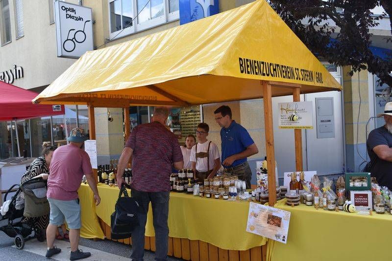 Die Familie Flaschberger am Stand des BZV St. Stefan.