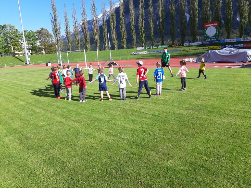 Spielerisch wird den Kindern der Fu&szlig;ballsport schmackhaft gemacht, Foto: Abart