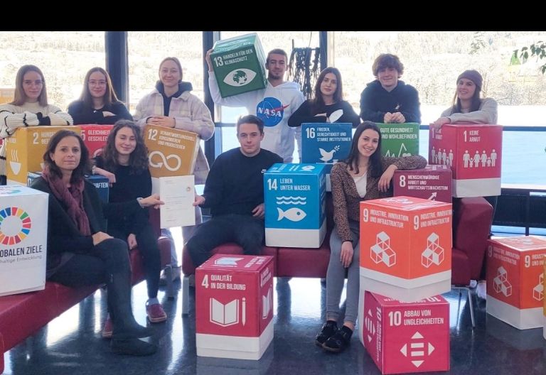 HAK-Sch&uuml;ler bundesweit auf Platz 3