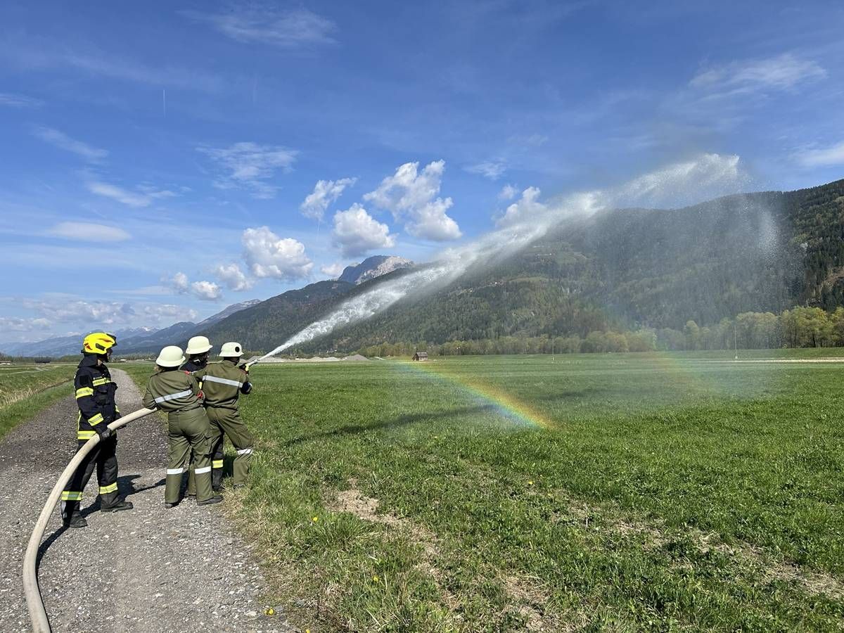 49 Burschen und elf M&auml;dchen bereiteten sich in Rattendorf auf ihre Feuerwehr-Aufgaben vor. Foto: BFKdo Hermagor