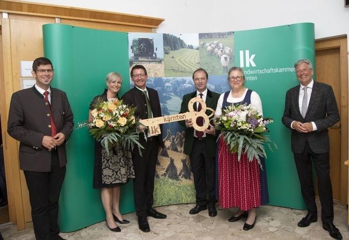 Hof&uuml;bergabe in der Landwirtschaftskammer K&auml;rnten