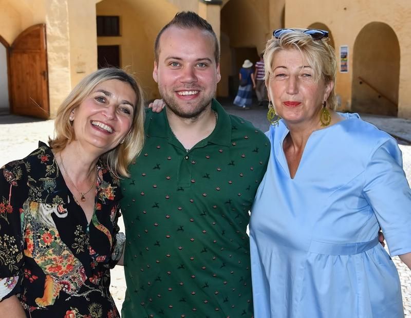 Der Verein &bdquo;KUNSTradln&ldquo; mit Obfrau Anette Lang und den Vorst&auml;nden Markus Steindl und Elisabeth Rosegger (v. l.) stellte auch in diesem f&uuml;r die Kunst schwierigem Jahr ein buntes Programm auf.