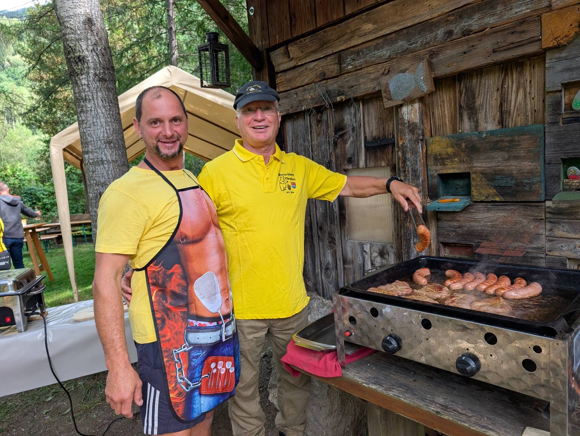 Grillmeister &bdquo;Martin&ldquo; und Franz Gollmitzer.