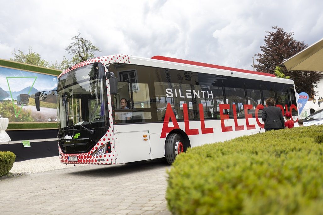 7.000 Kilometer fuhr der E-Bus im Vorjahr im Gailtal und hat sich bew&auml;hrt. Foto: NLW/Martin Lugger