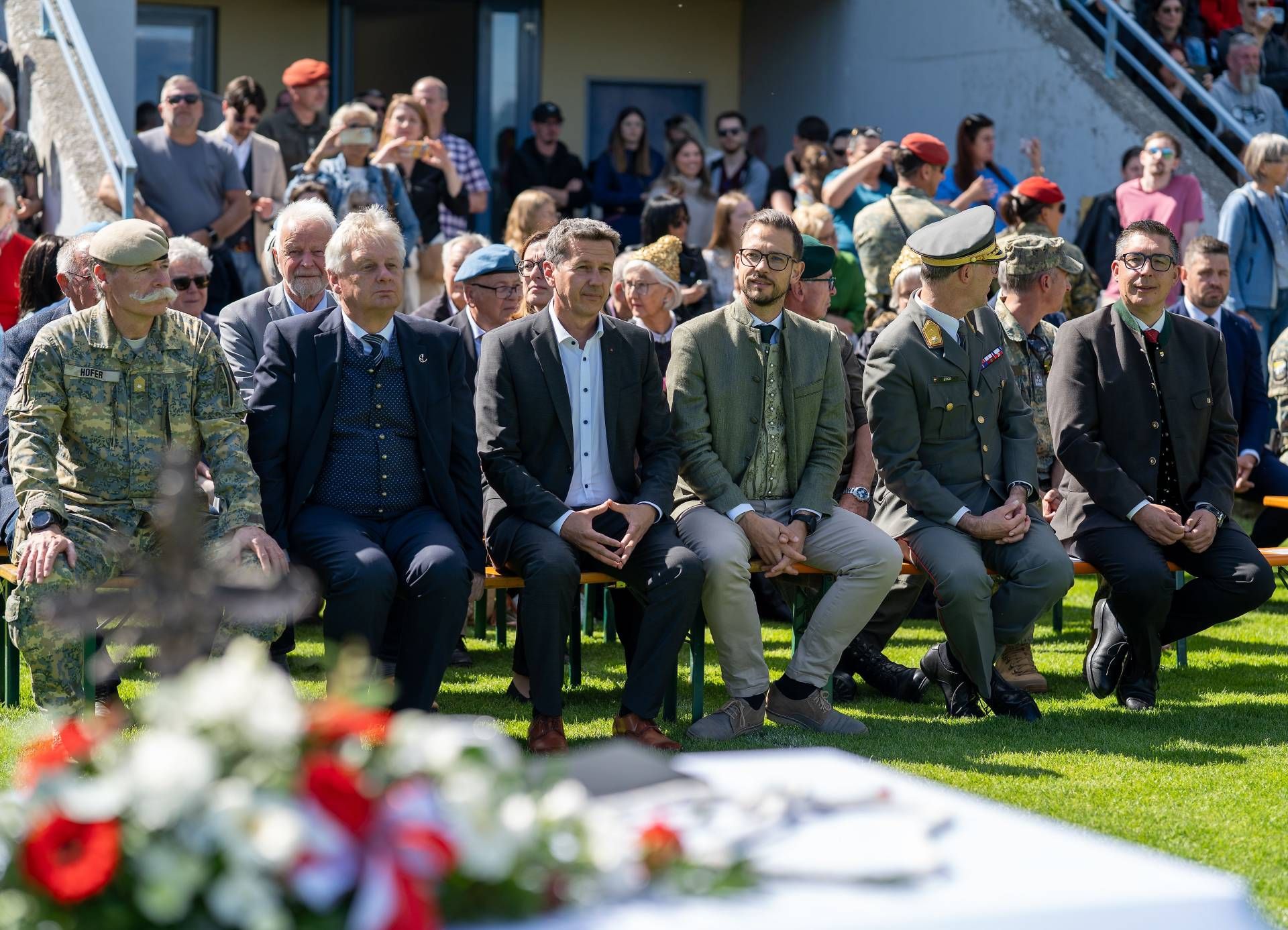 V. l.: Brigadier Horst Hofer; B&uuml;rgermeister Leopold Astner; LH Daniel Fellner; LR Sebastian Schuschnig; Milit&auml;rkommandant Philipp Eder und dem 2. Landtagspr&auml;sidenten Christoph Staudacher.