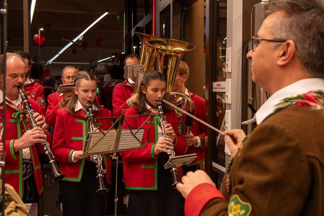 Musikalisch umrahmt wurde die Er&ouml;ffnung von der Bauernkapelle St. Lorenzen. Foto: Hans Guggenberger