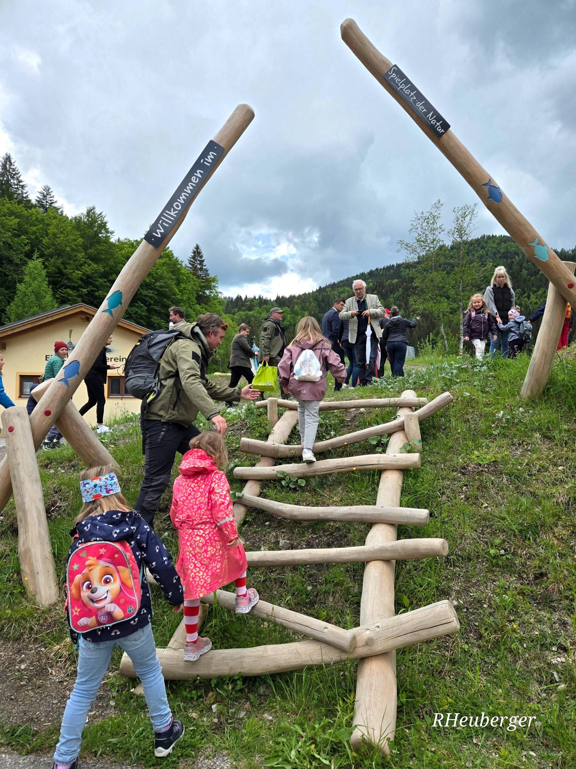 Der Eingang zum &bdquo;Spielplatz der Natur&ldquo; am Lift zur Naggleralm.