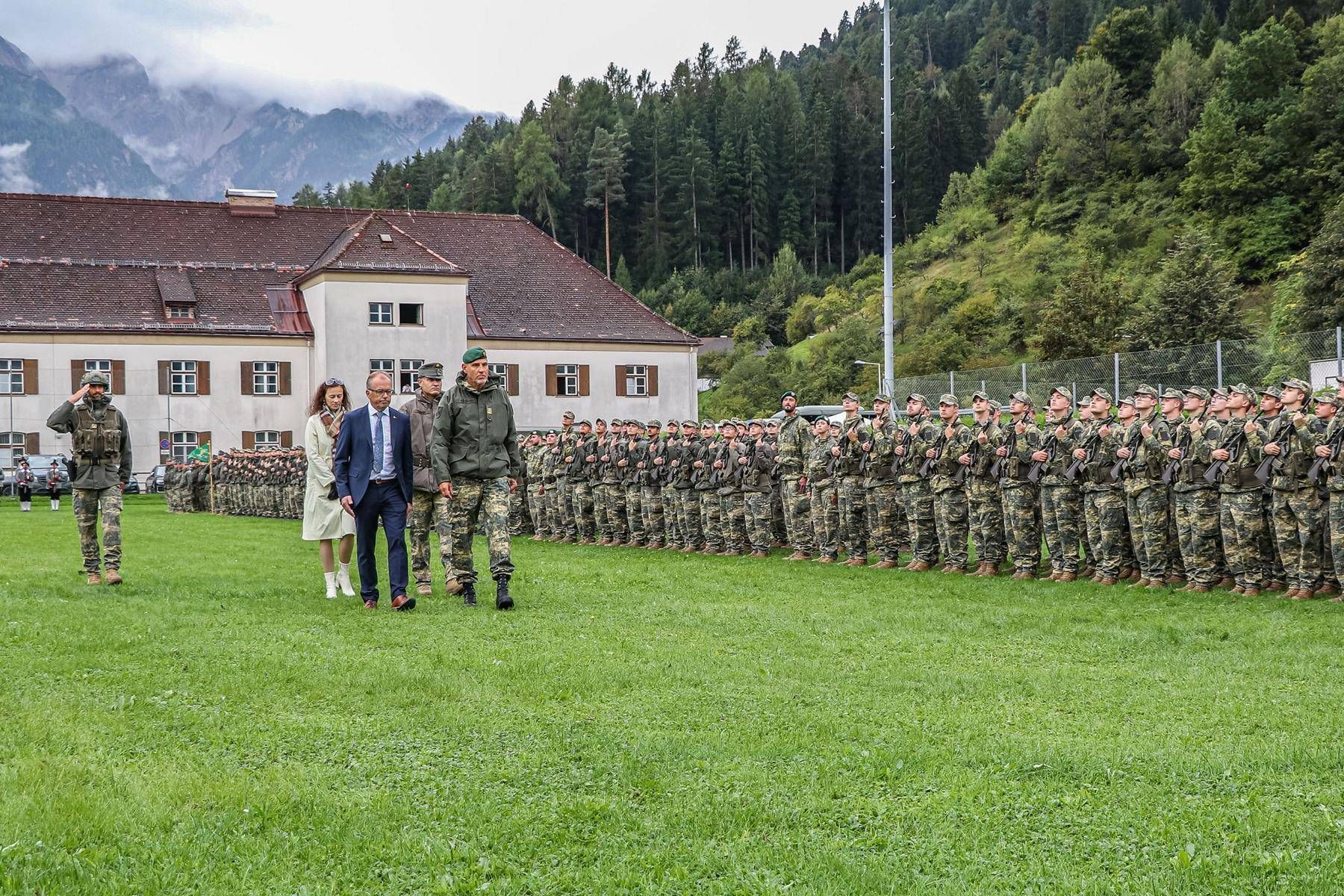 Abschreiten der Front. Foto Bundesheer: BMLV / Hansj&ouml;rg Raggl