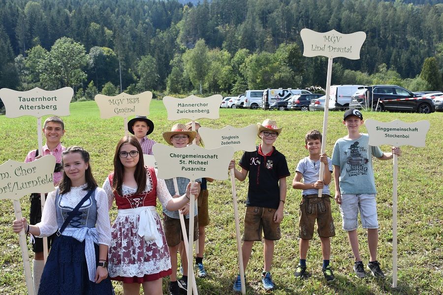 Jeder Chor bekam einen jungen Guide beigestellt.