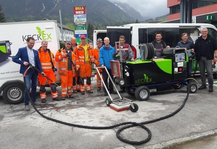 Dem Unkraut Dampf machen