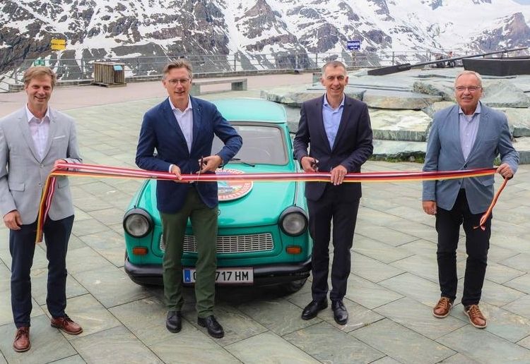 H&ouml;chstgelegenen Automobil-Ausstellung er&ouml;ffnet