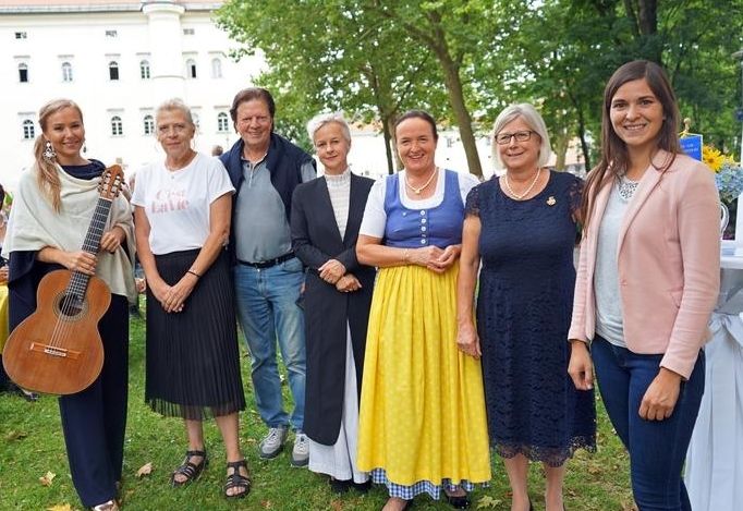 Gehend, sprechend, durch das Land