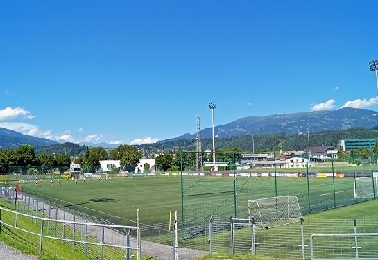 Stadt Spittal verschenkt Stadion-Kunstrasen