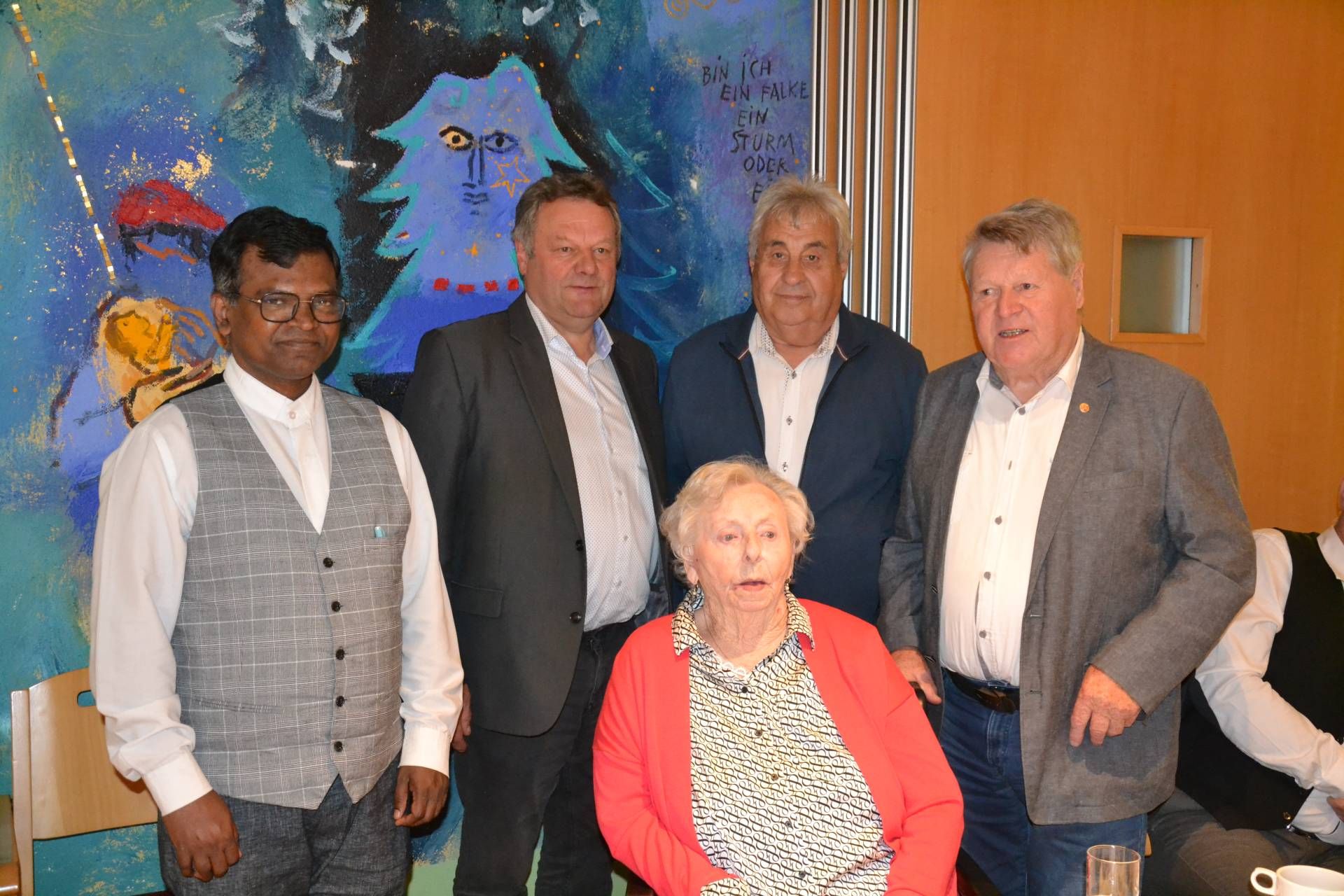 Hinten v. l.: Pfarrprovisor Babu Yelisela, Bgm. Johann Thaler, Thomas Kohlhuber und Johann Fercher. Vorne: Josefine Lanzer.