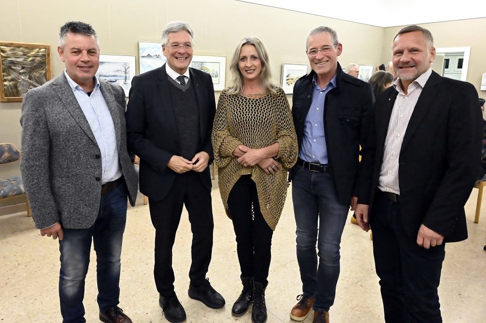 V. l.: Bgm. Arnold Klammer, LH Peter Kaiser, Edith Lesnik, ? und Max Lesnik. Foto: Jo Hermann