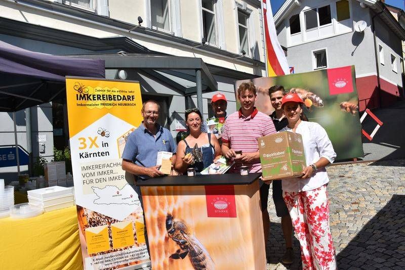 Stark vertreten war die Firma Neubersch mit ihrem Imkereibedarf.