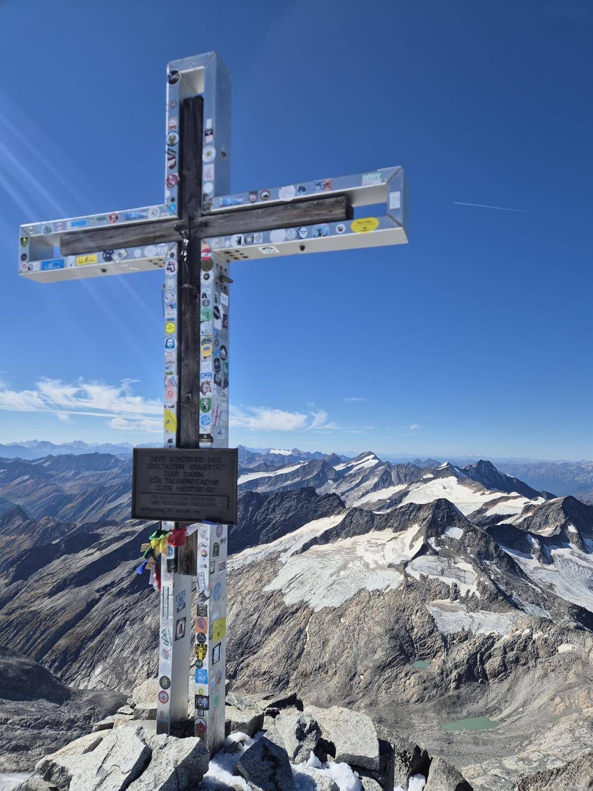 Das Gipelkreuz im Vorjahr. Foto: Cornelia Mariner