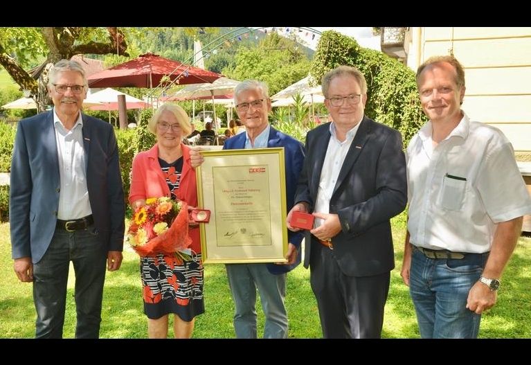 Auszeichnung mit Ehrenmedaille in Gold