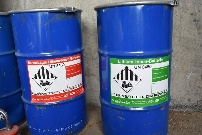Lithium-Batterien sind bis zu 75 % recyclebar. Neben Lithium enthalten sie wertvolle Rohstoffe wie Kobalt und Nickel. &Uuml;ber die Sammelstellen werden sie professionell der Wiederverwertung zugef&uuml;hrt.