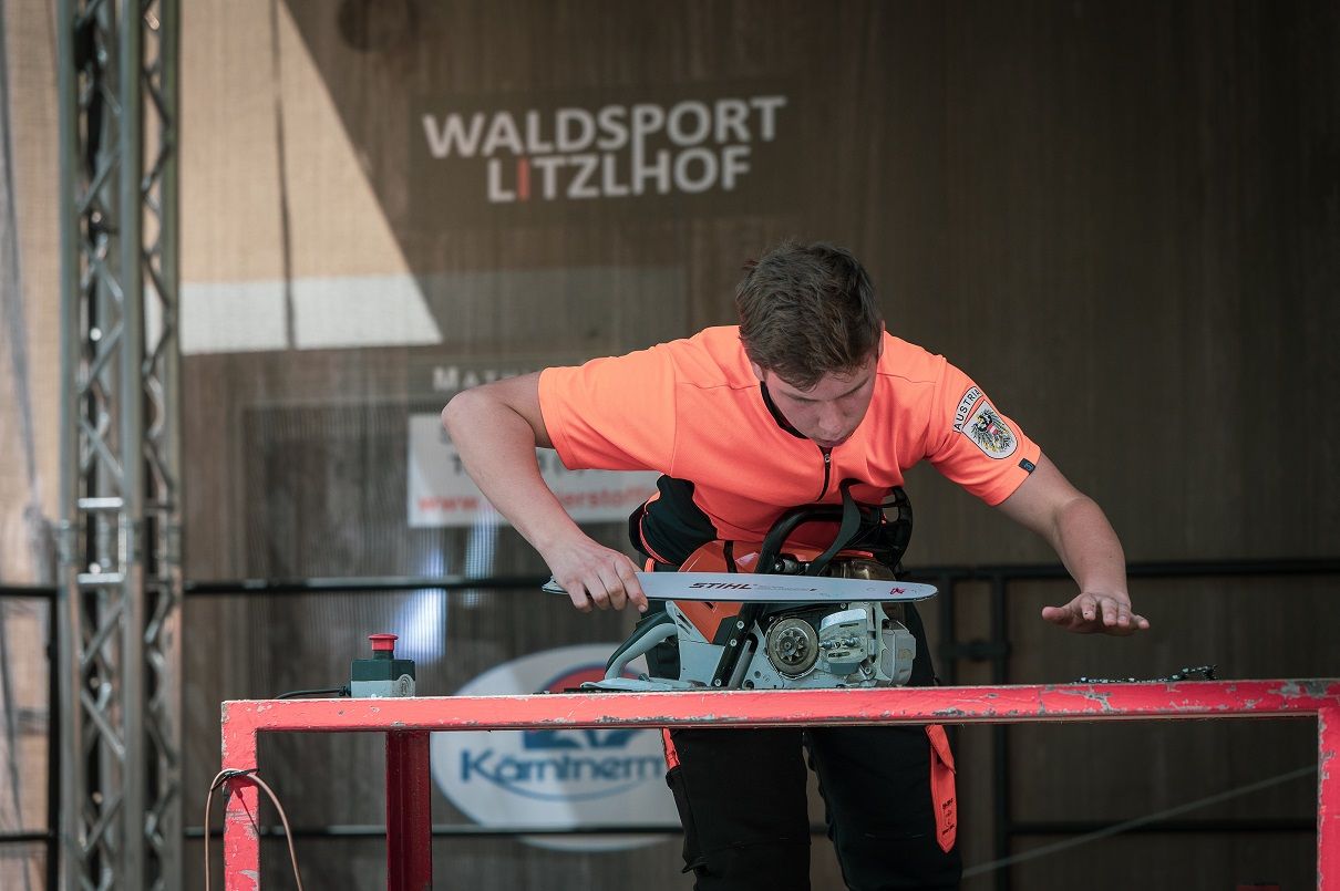 Der Kettens&auml;gewechsel erfolgt in Sekunden. Foto: Litzlhof/Alois Lackner