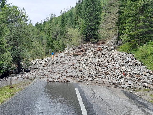 Ein bis zwei Wochen soll es dauern bei der Erdrutsch auf der Nockalmstra&szlig;e beseitigt ist. Foto: nockalmstrasse.at