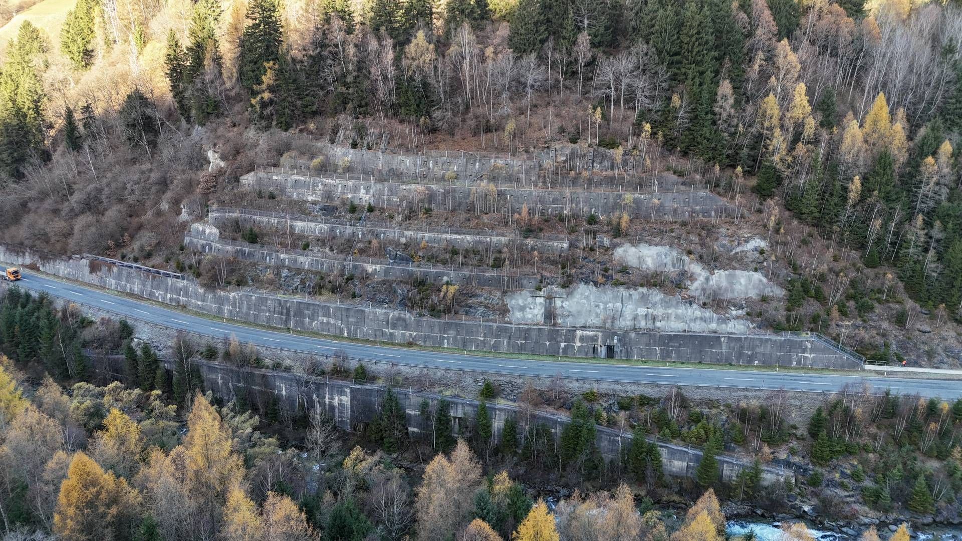 Rodungsarbeiten an der B 99 Katschberg Stra&szlig;e.