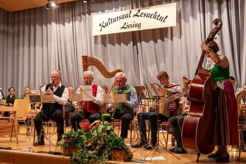 &bdquo;Lesachtaler Heimatklang&ldquo; mit (vlnr.) Johann Unterguggenberger, Werner und Gerhard Lexer, Markus Wilhelmer und Hannelore Christler im Bild.